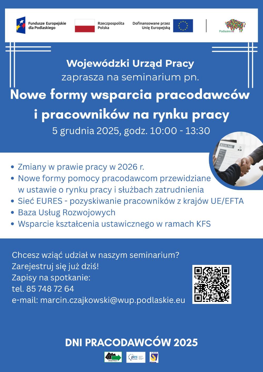 Plakat informujący o seminarium dla pracodawców „Nowe formy wsparcia pracodawców i pracowników na rynku pracy” w dniu 5.12.2025. Na niebieskim tle znajduje się grafika przedstawiające dwie uściśnięte dłonie nad dokumentem CV oraz tekst napisany białą czcionką, zapraszający do udziału pracodawców w seminarium. Na plakacie są umieszczone logo urzędu pracy, Eures oraz Funduszy Europejskich dla Podlaskiego.
